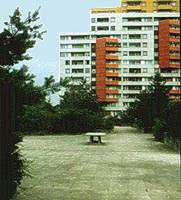 Die Konstruktion wird durch plattierte, intensiv begr�nte Teilbereiche, durch die freie Bewitterung, mechanische Beanspruchungen, u.a. stark beansprucht